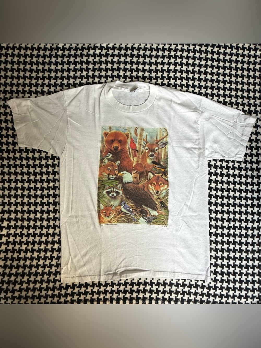 Vintage White T-shirt Wildlife graphic. XL. Made in USA. Single stitch.